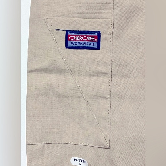 Workwear, thin khaki cargo style pants petite small - Picture 3 of 5
